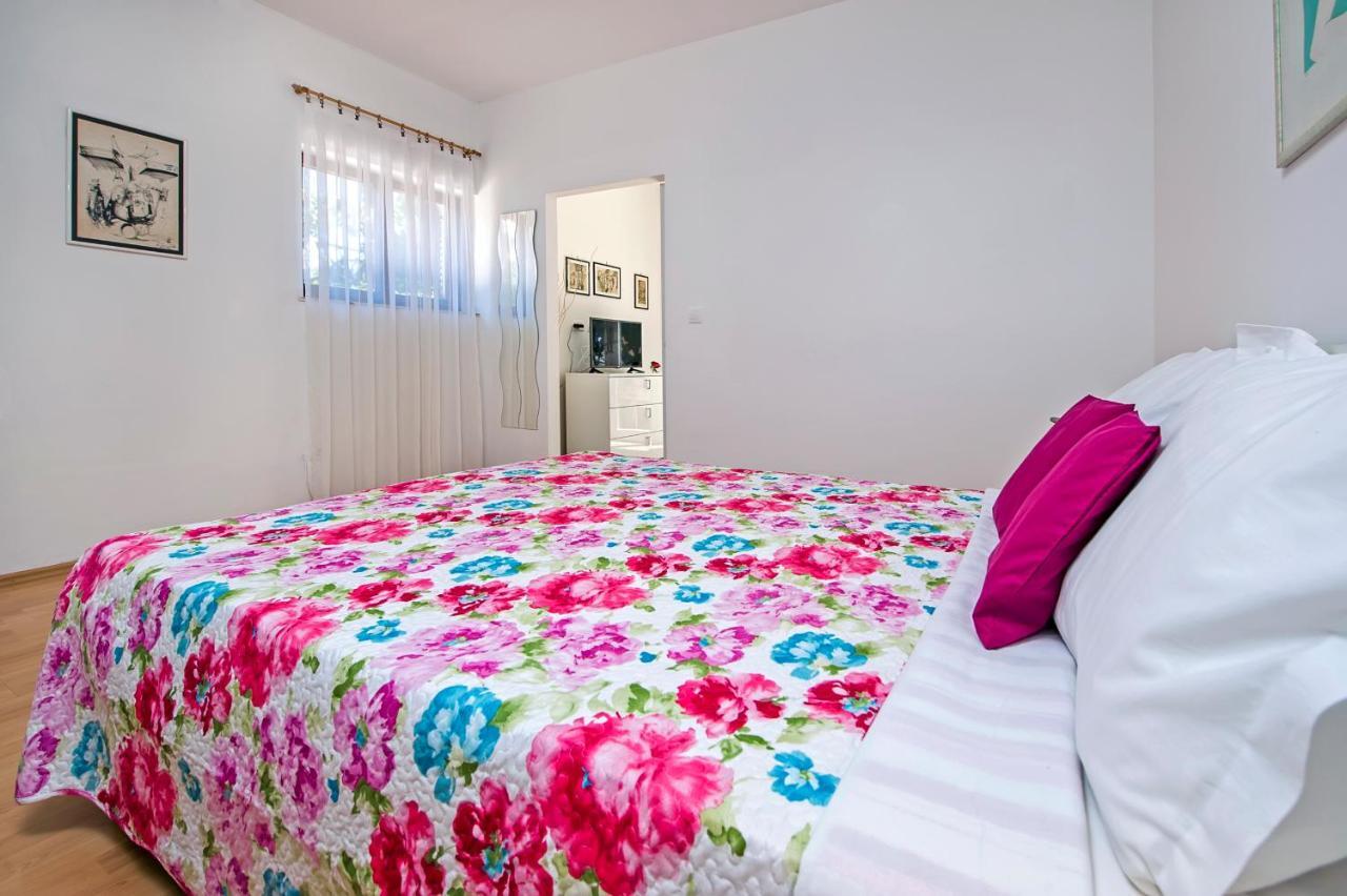 Apartmani&Soba Mimi Rovinj Exteriör bild